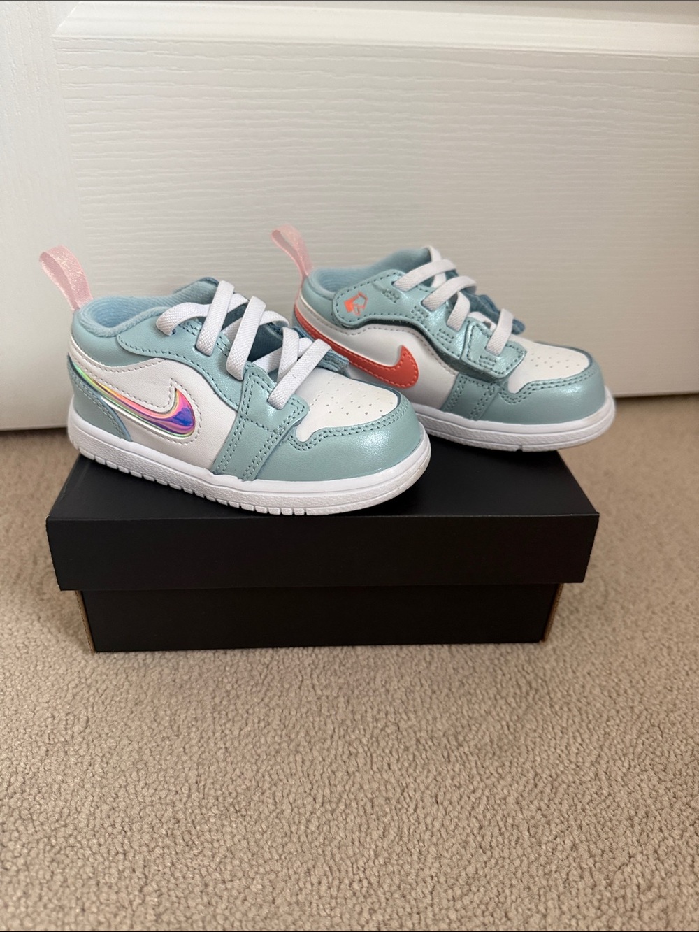 Kids Jordan 1 Low Alt SE sneakers - ocean blue and atomic pink-white